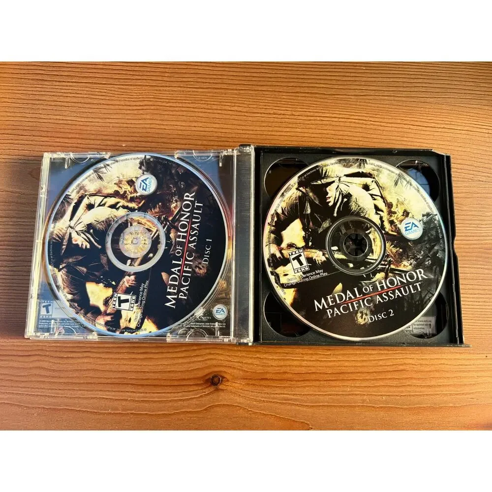 Medal Of Honor Pacific Assault PC CD-ROM 4 Disc Video Game 2004 EA Games